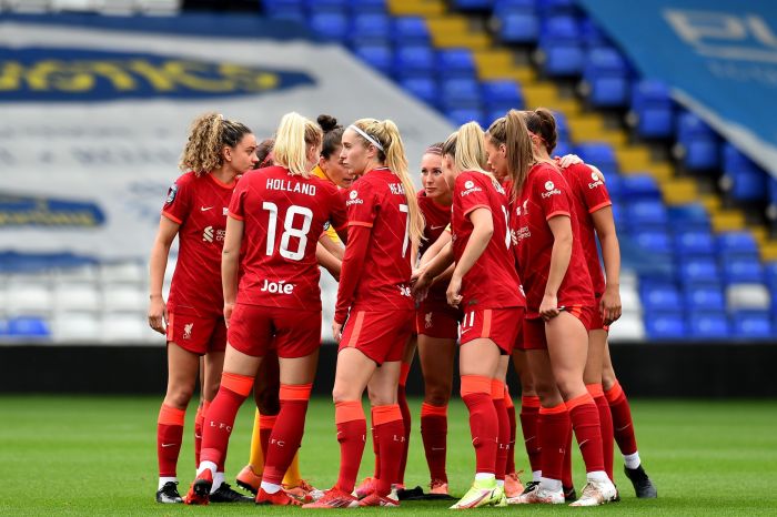 CHUTOGEL - Pemain wanita Liverpool FC yang terlibat dalam kegiatan sosial