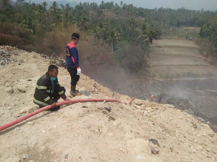 Asap kebakaran tpsa selimuti desa bagendung cilegon