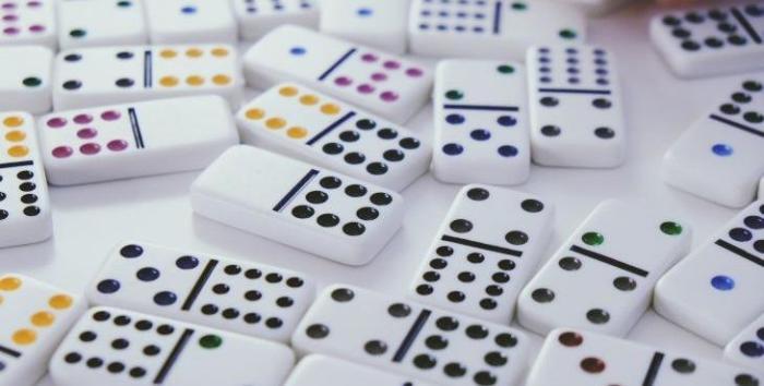 CHUTOGEL - Permainan taruhan kartu domino di masa kolonial